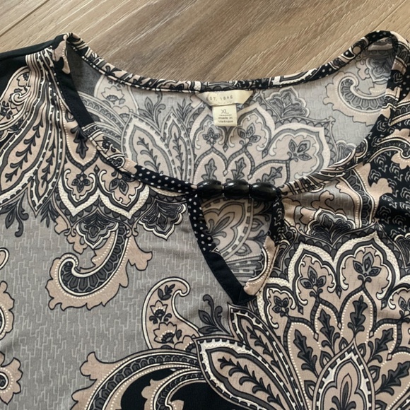 Top - Picture 2 of 2